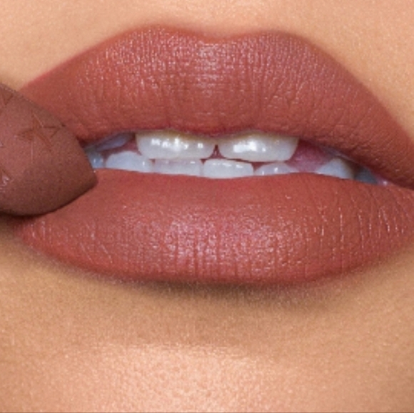 Jeffree Star Velvet Trap Lipstick Color Man Down - Picture 4 of 9